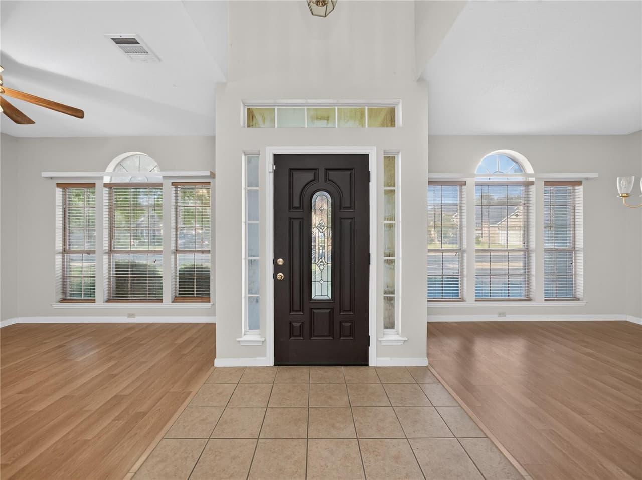 309  Steeplechase Dr photo 3