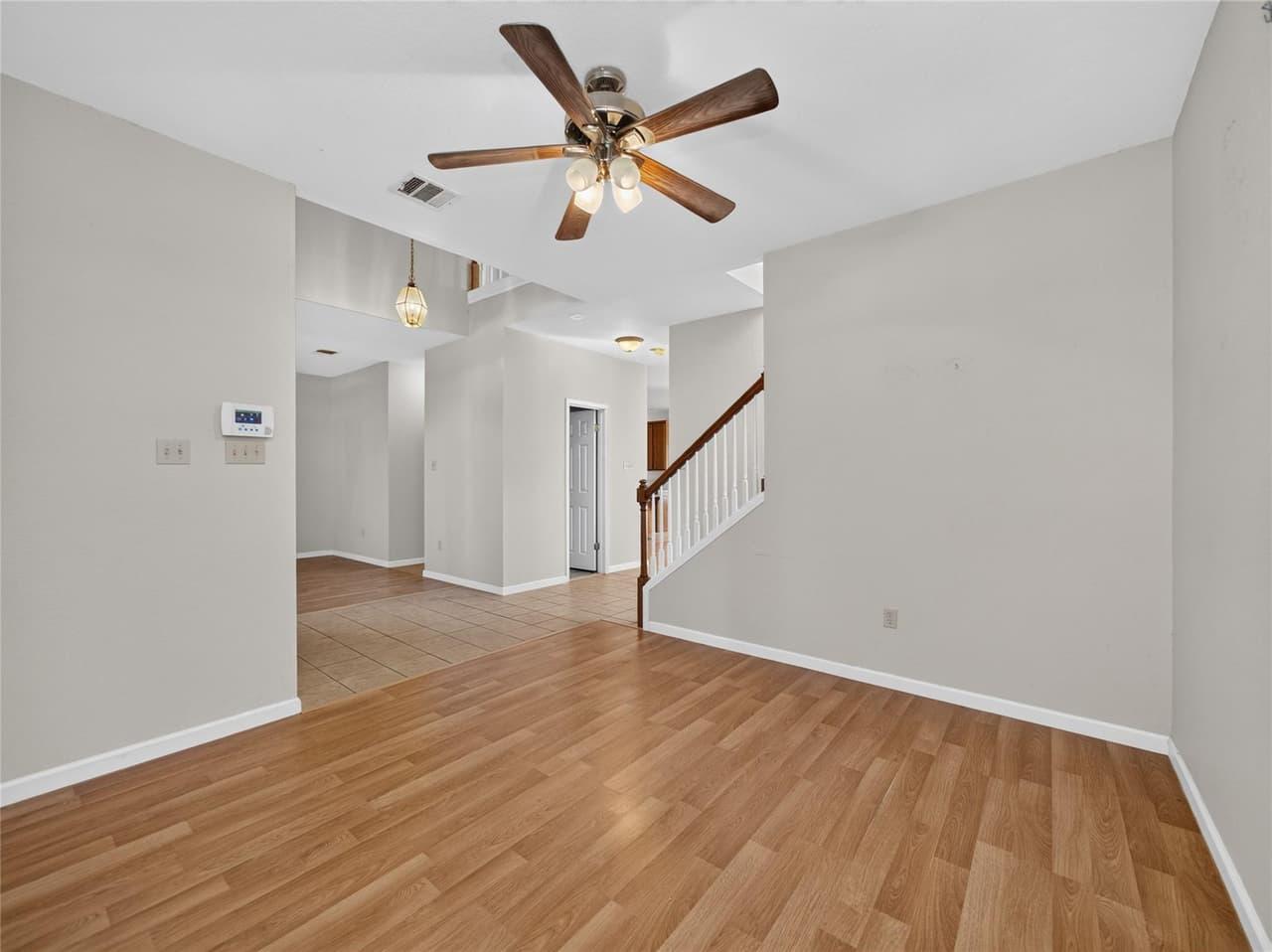 309  Steeplechase Dr photo 5