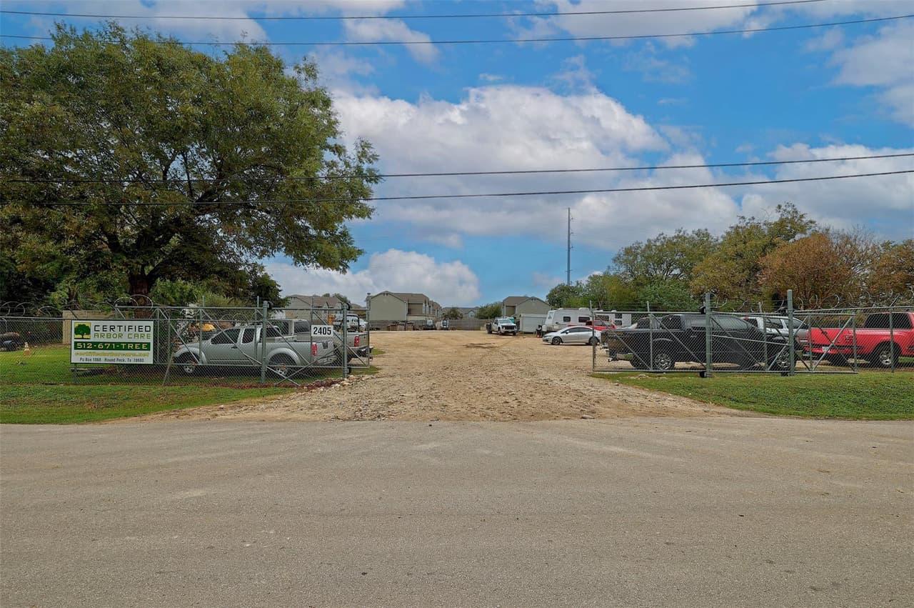 2405  Gardenia Dr