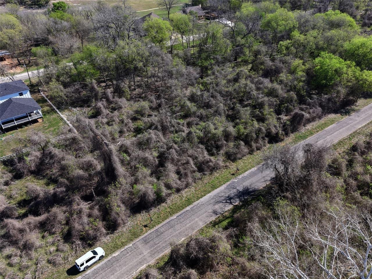 452 E Riverside Dr photo 3