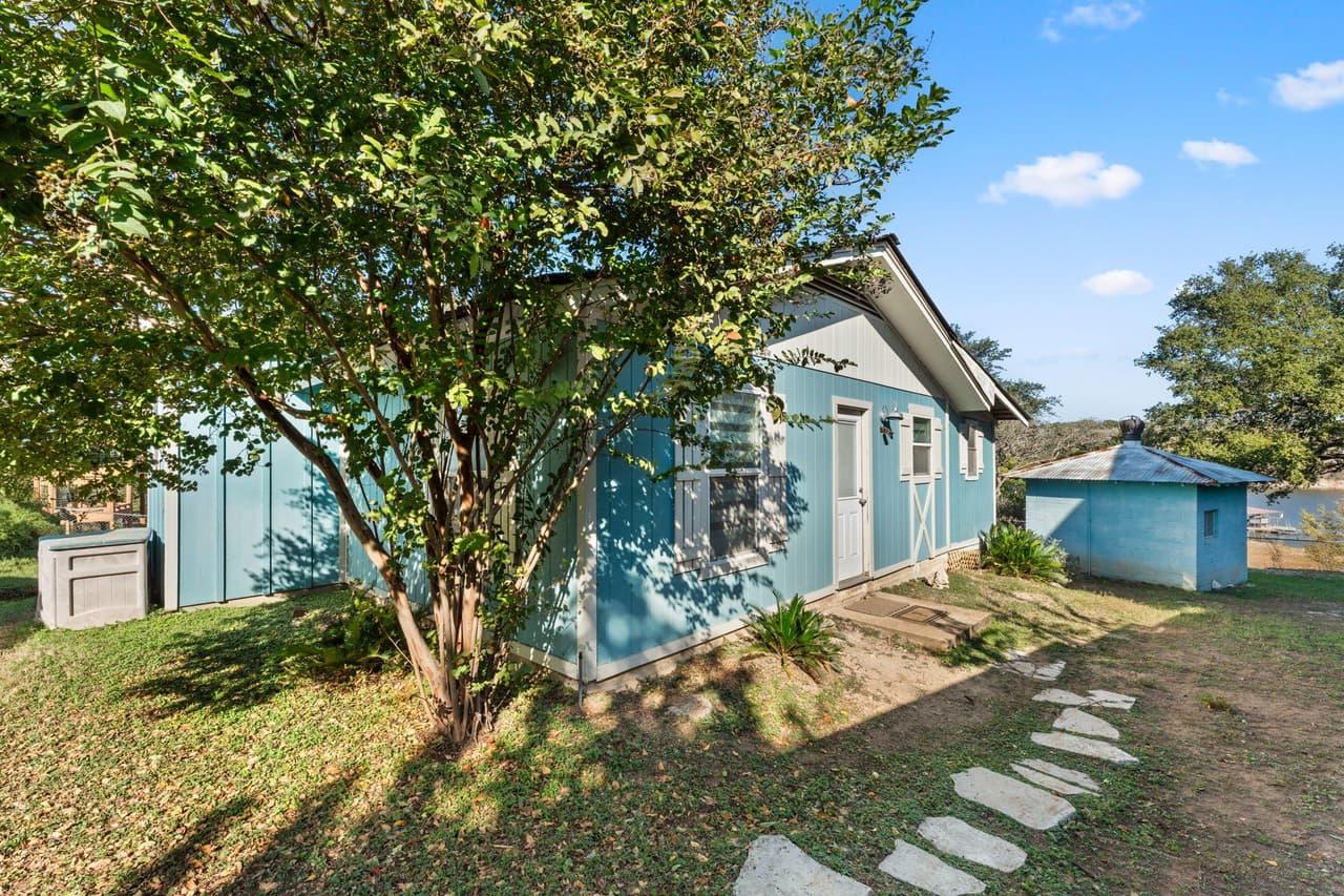 1327  Lake Shore Dr photo 2