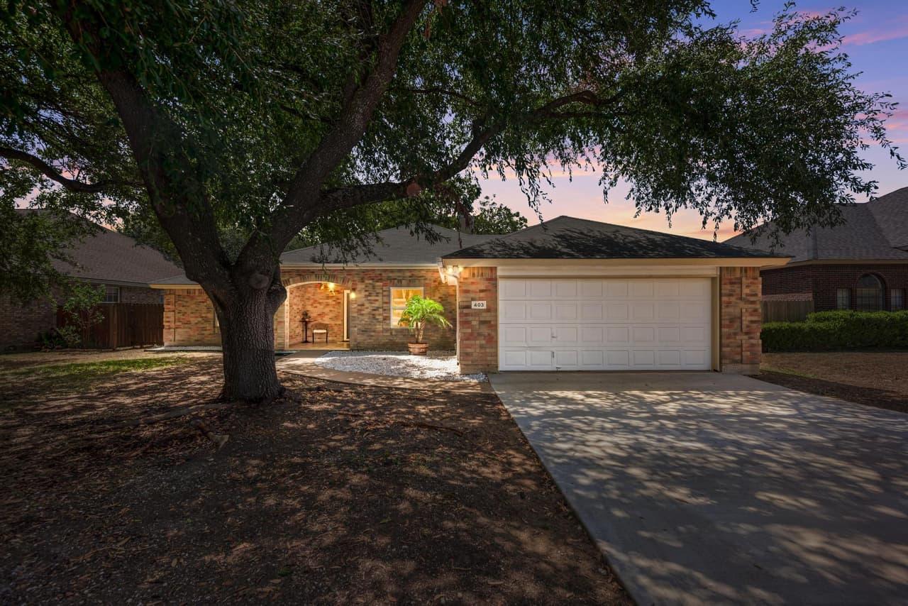 403  Hickory Ridge Trl photo 2