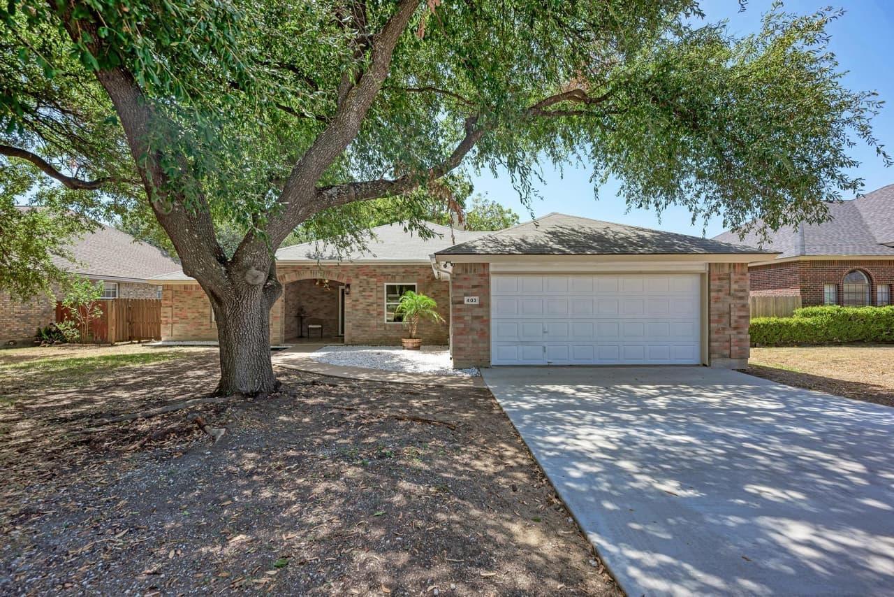 403  Hickory Ridge Trl photo 4