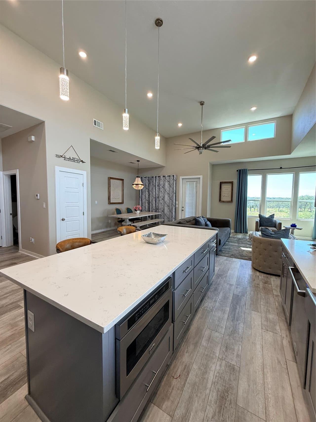 2108  Patriot Dr photo 2