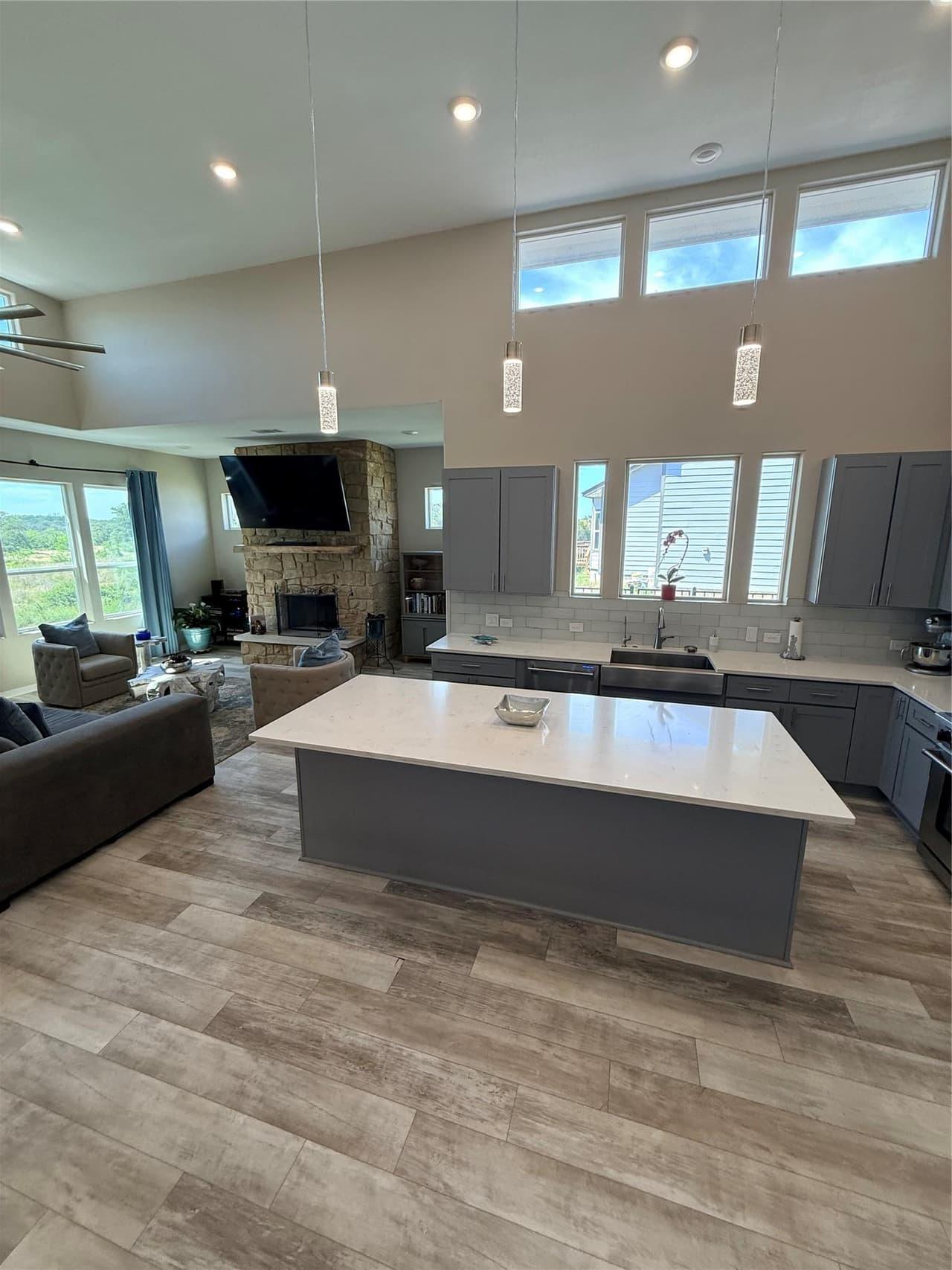 2108  Patriot Dr photo 3