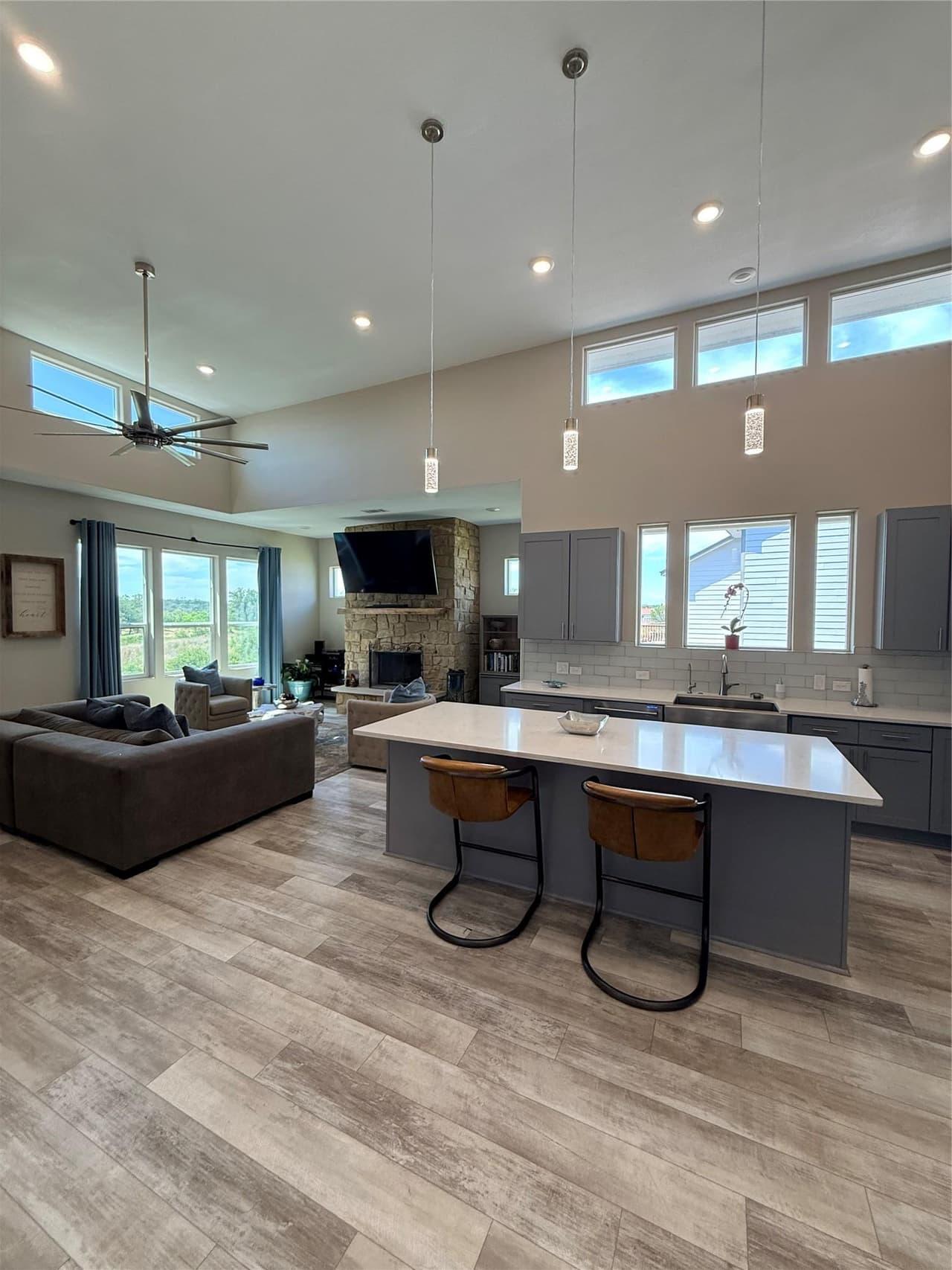 2108  Patriot Dr photo 4