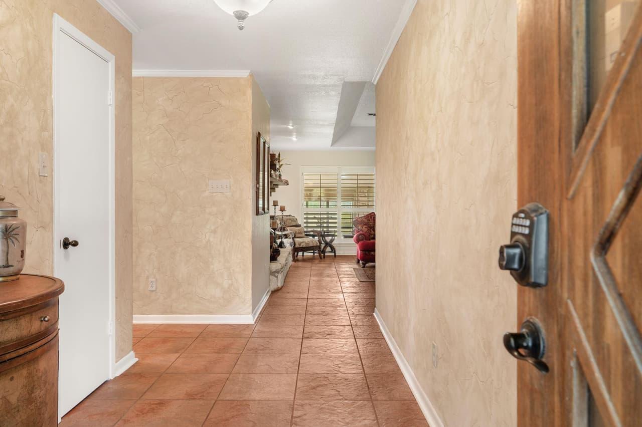 109  Sunset Cir photo 5
