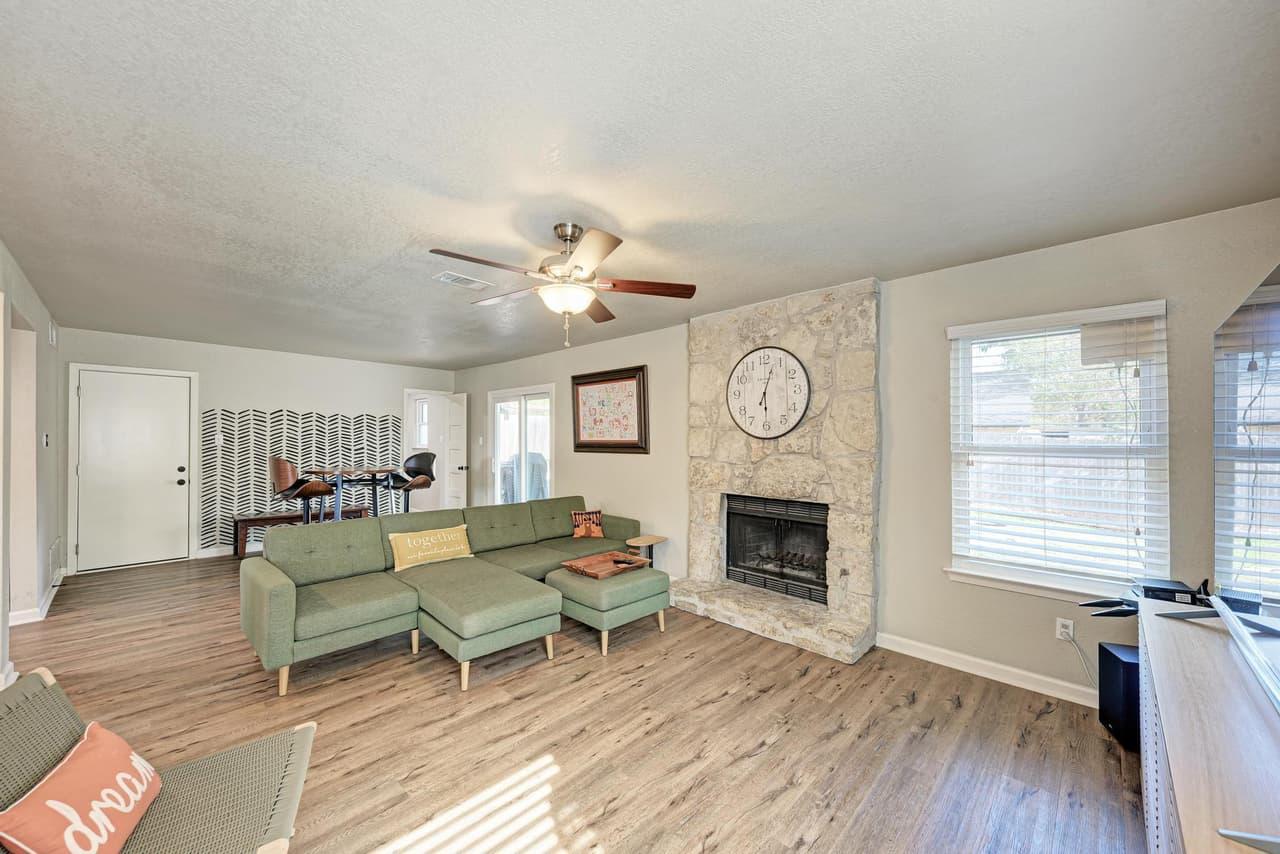 4708  Adelphi Ln photo 3