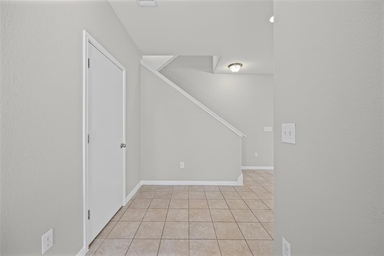 467  Twisted Oaks Ln photo 4