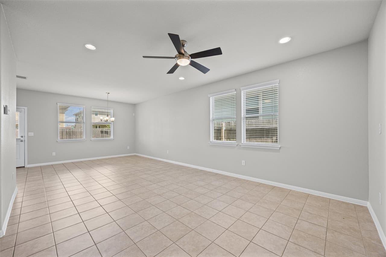 467  Twisted Oaks Ln photo 5
