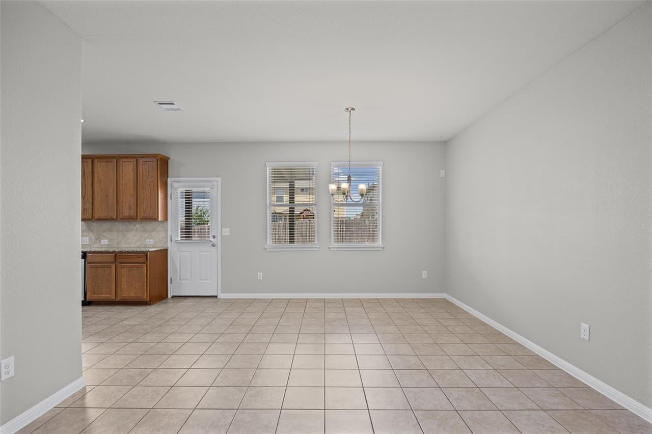 467  Twisted Oaks Ln photo 6