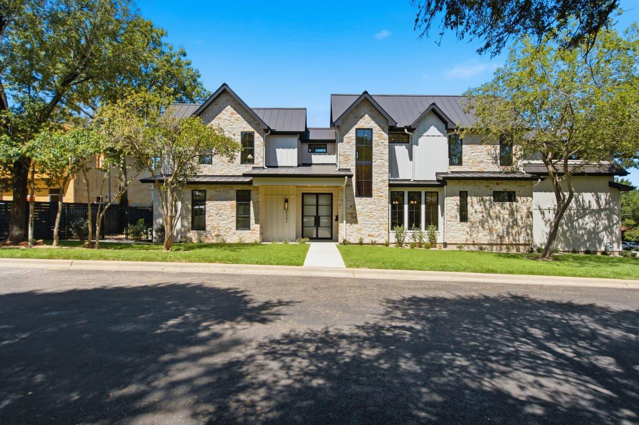 2301  Westworth Cir
