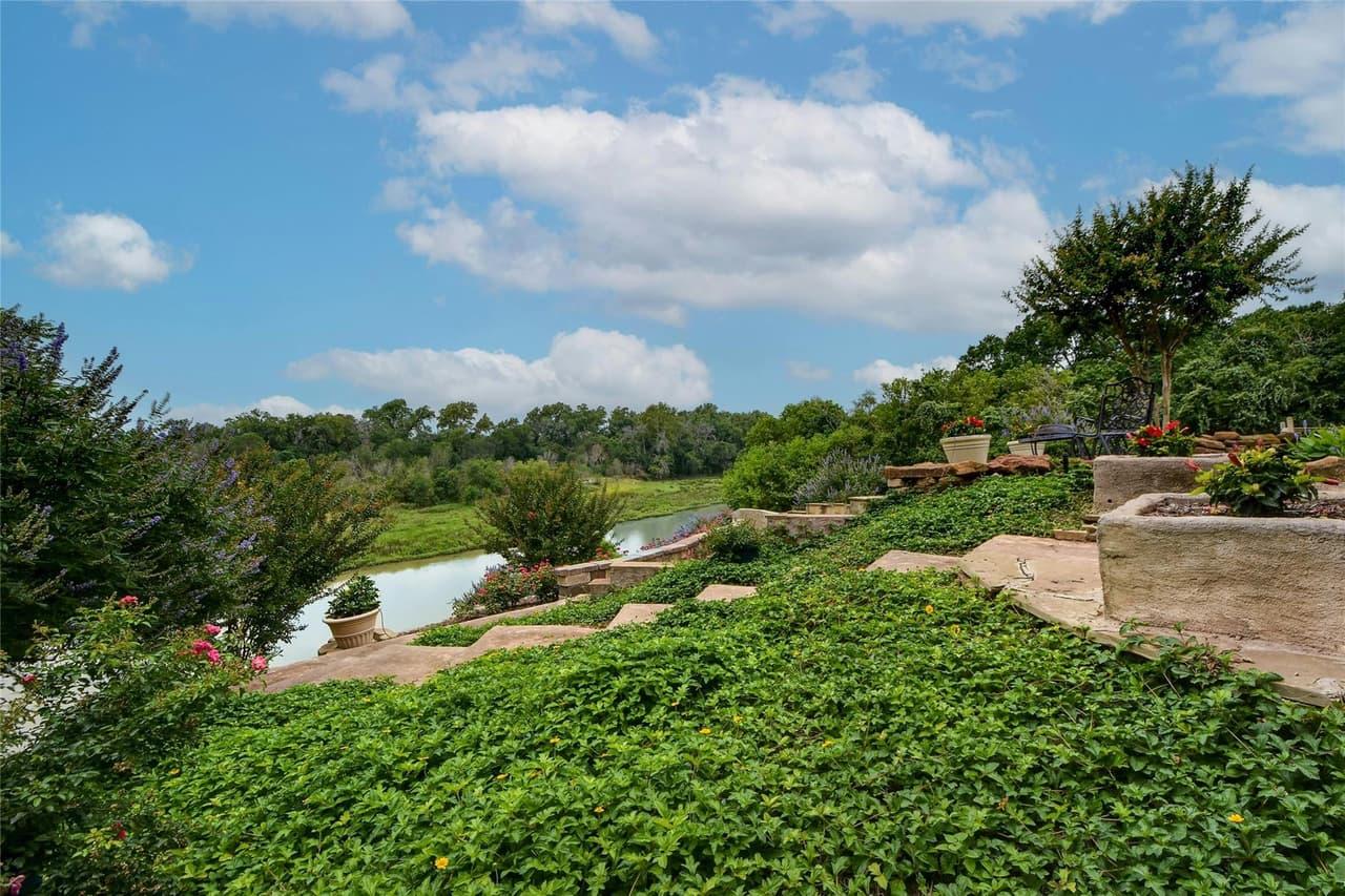 163  El Camino River Rd