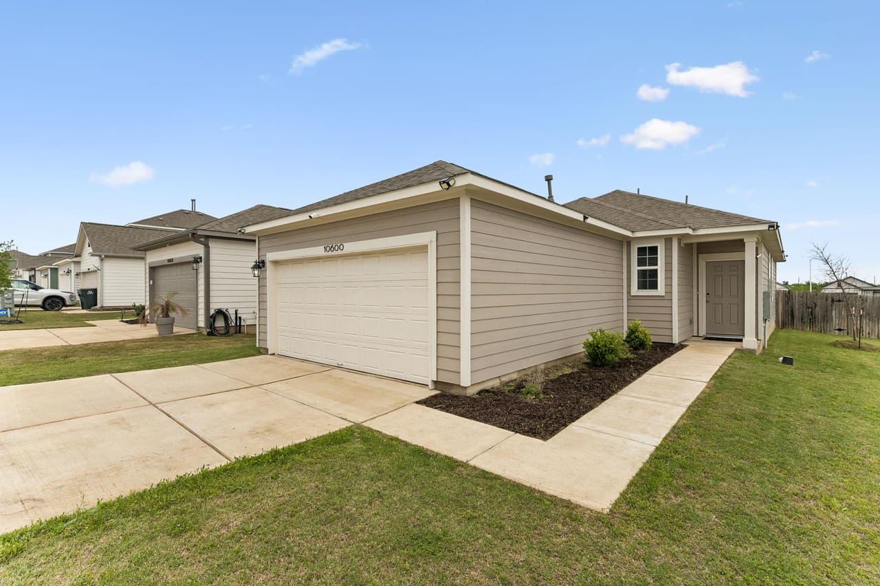 10600  Ridan Way photo 2