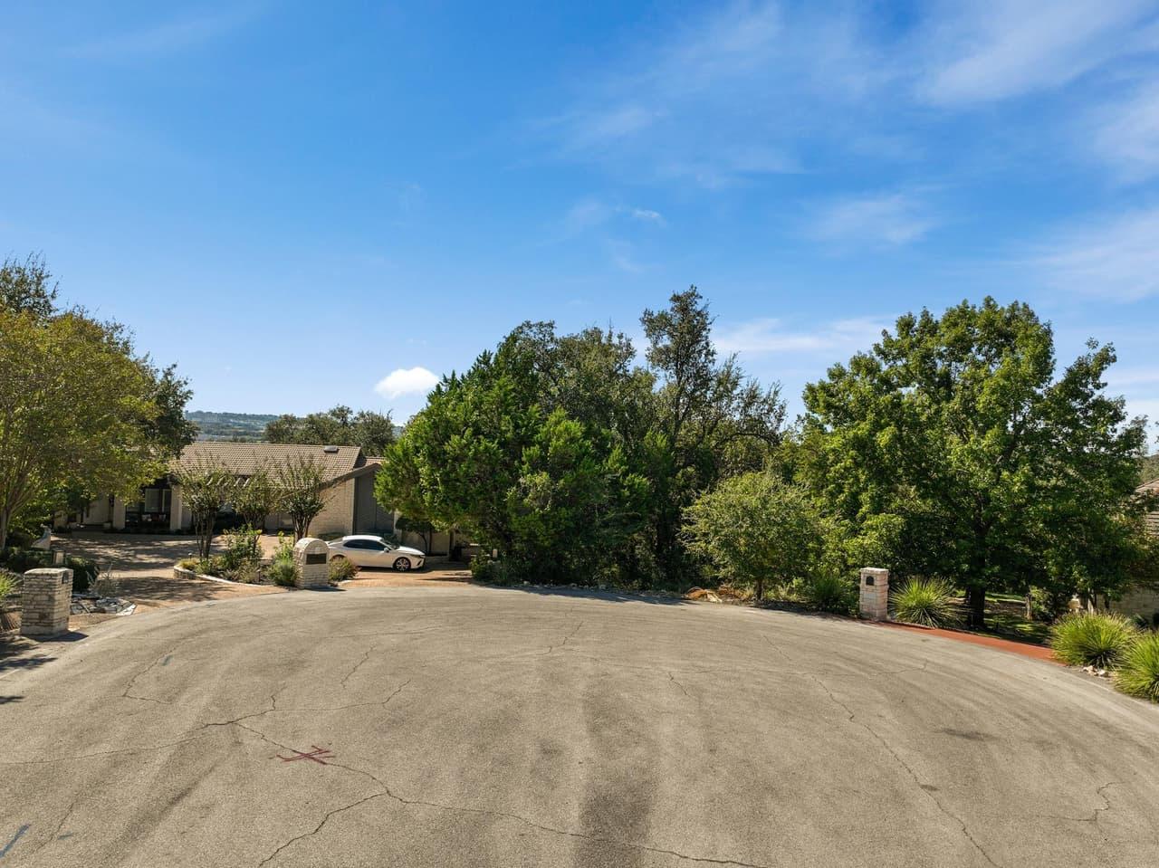1623  Sun Valley Ct photo 2