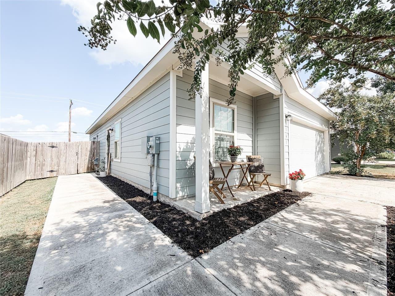 161  Emerald Green Trl photo 4
