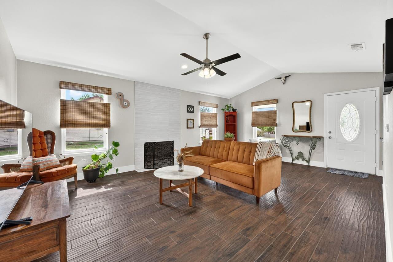 12212  Mustang Dr photo 4