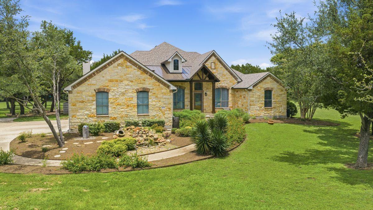 104  Quarry Lake Est