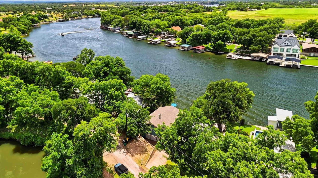 1308  Lakeside Dr photo 4