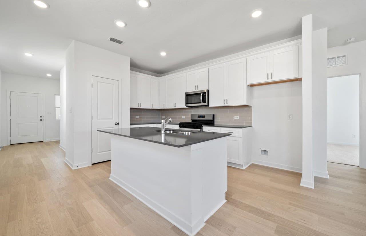 728  Rubber Tree Way photo 3