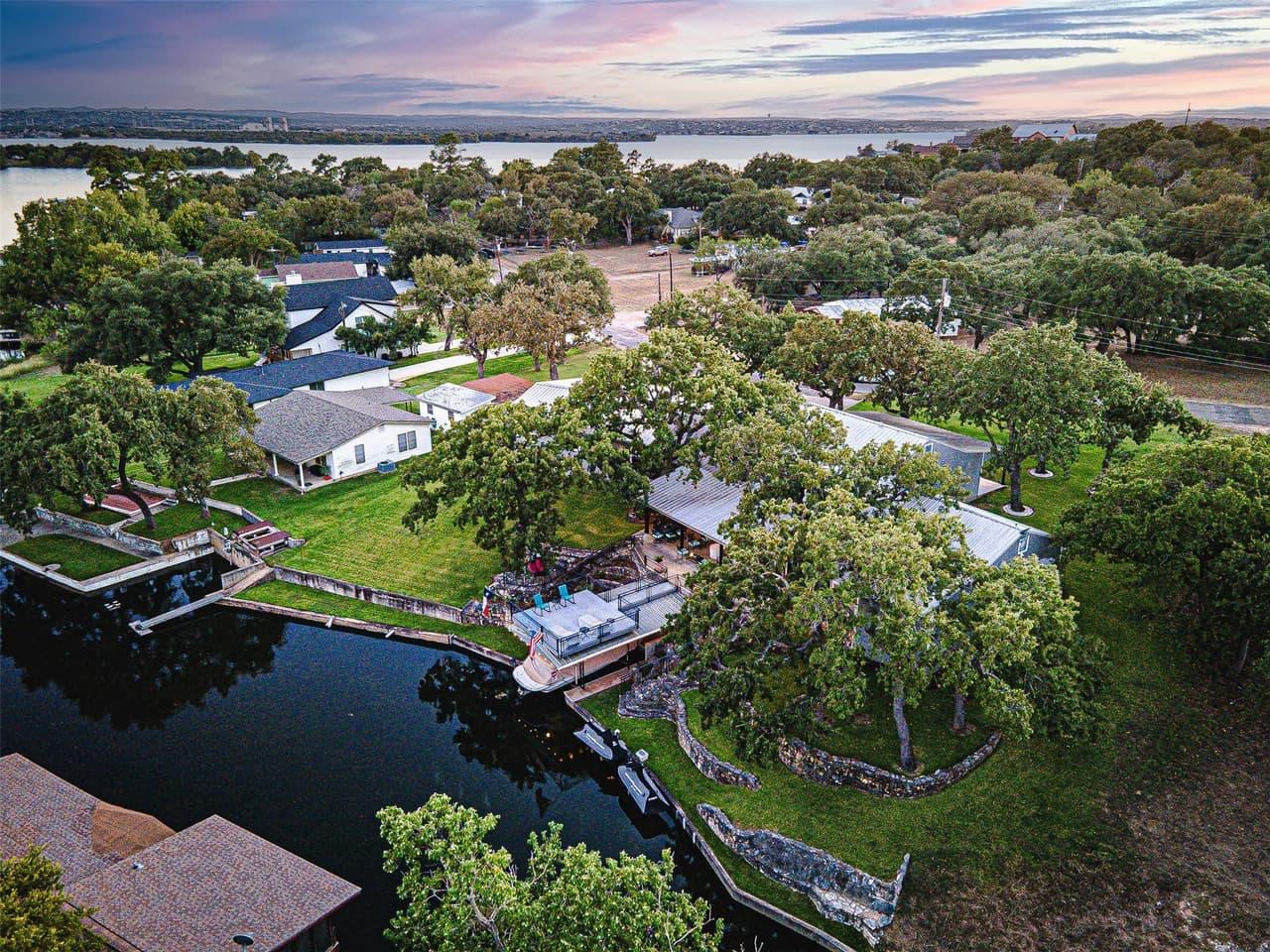 1104  Hill Circle West Dr photo 4
