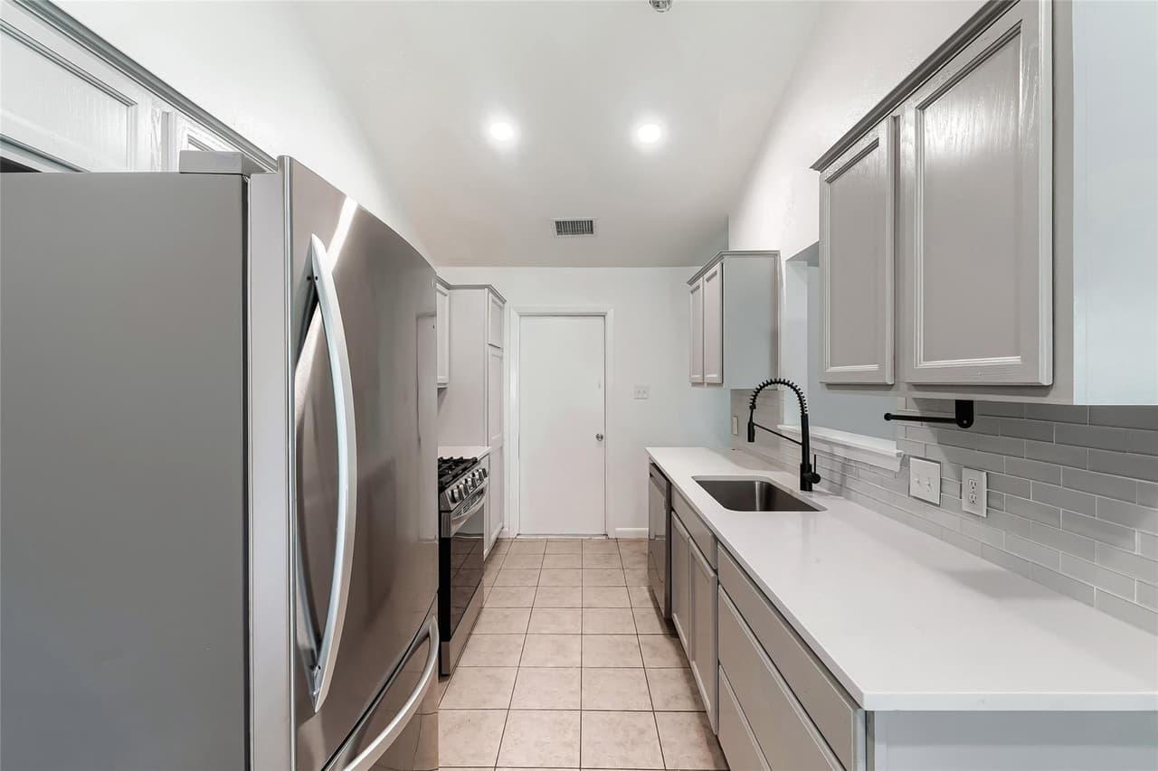 8505  Mayview Dr photo 2
