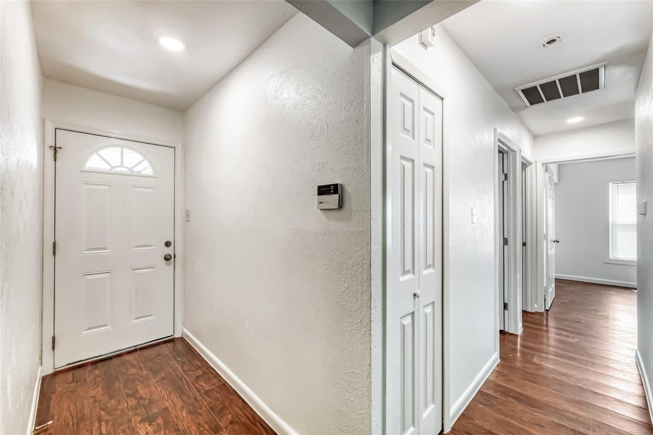 8505  Mayview Dr photo 3