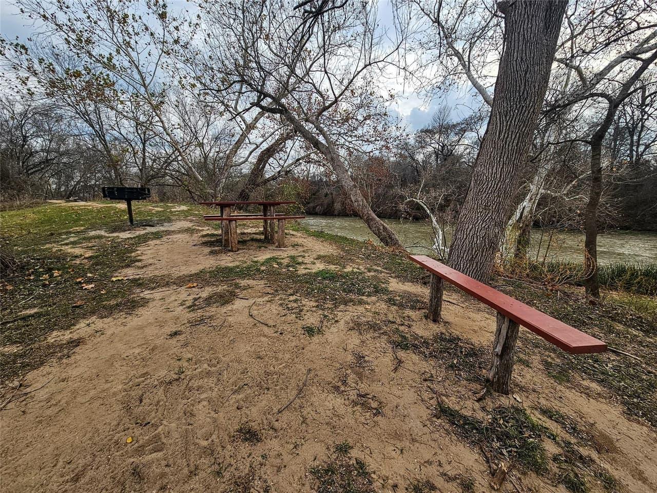416  Riverside Dr photo 5