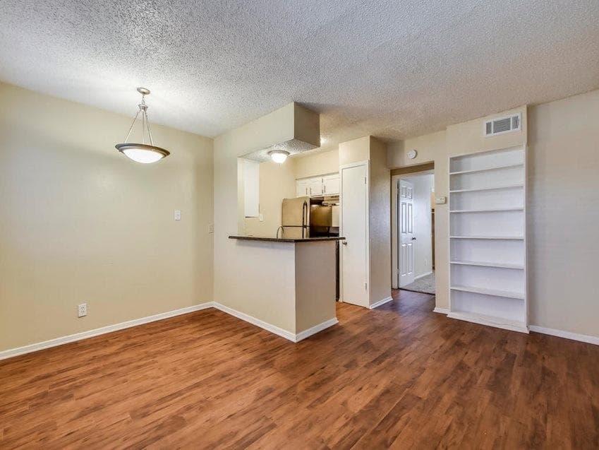 2401  Manor Rd  #119