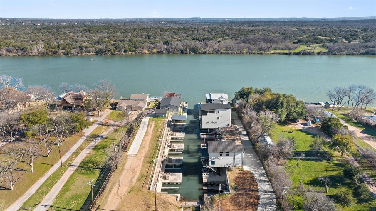 942  Euel Moore Dr photo 2