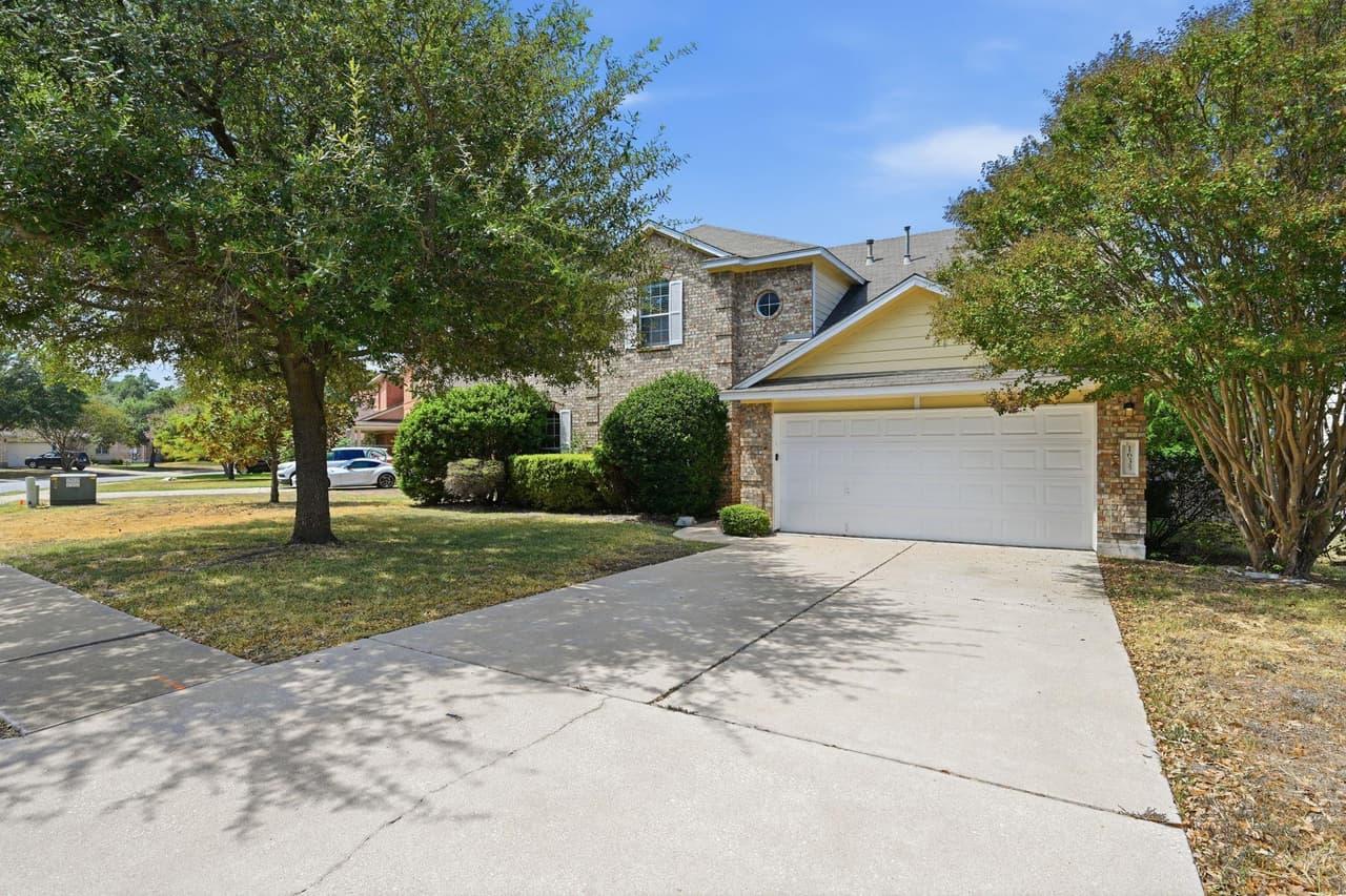 1635  Abbey Ln photo 3