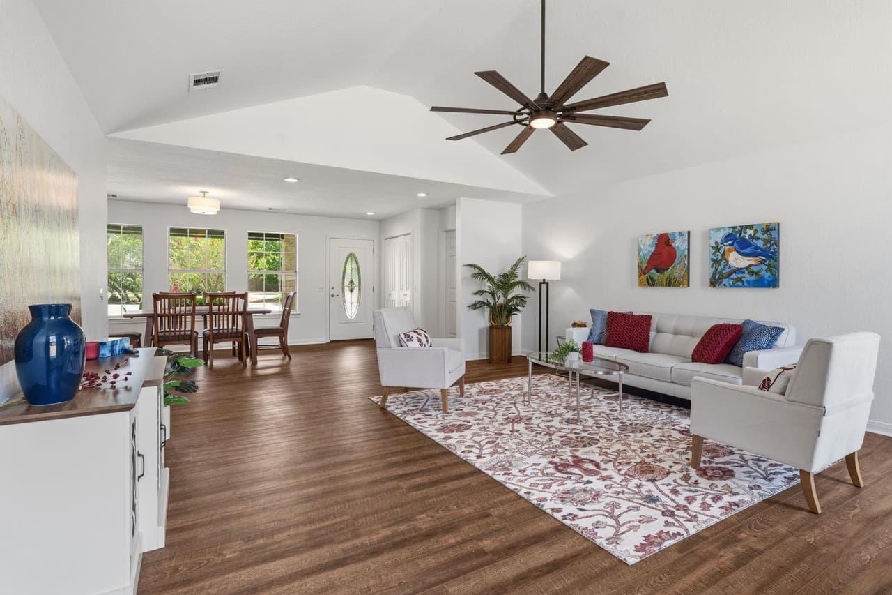 207  Meadow Oaks Dr