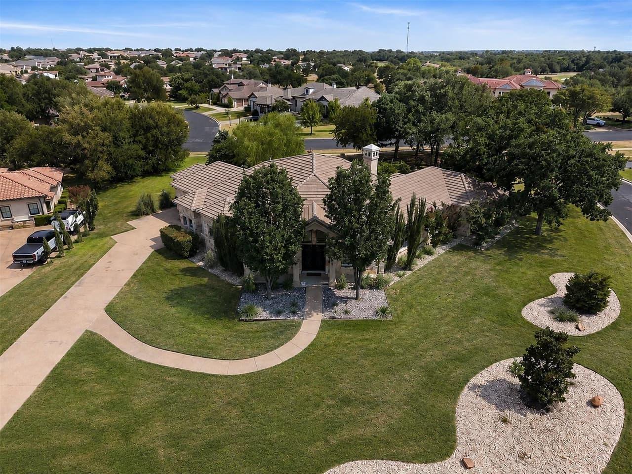 100  Dovetail Ln photo 2