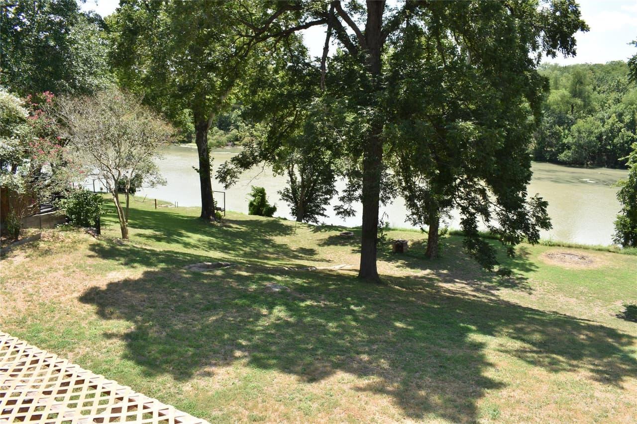315  River wood Dr