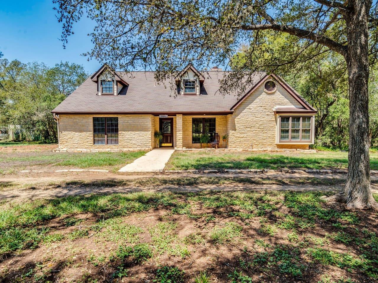 1112  Live Oak Loop
