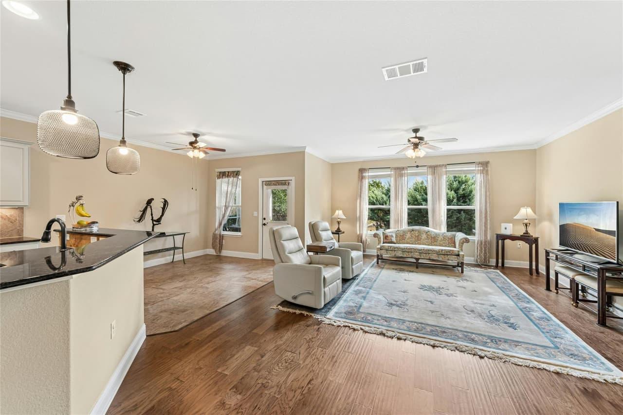 102  Trinity Ln photo 6
