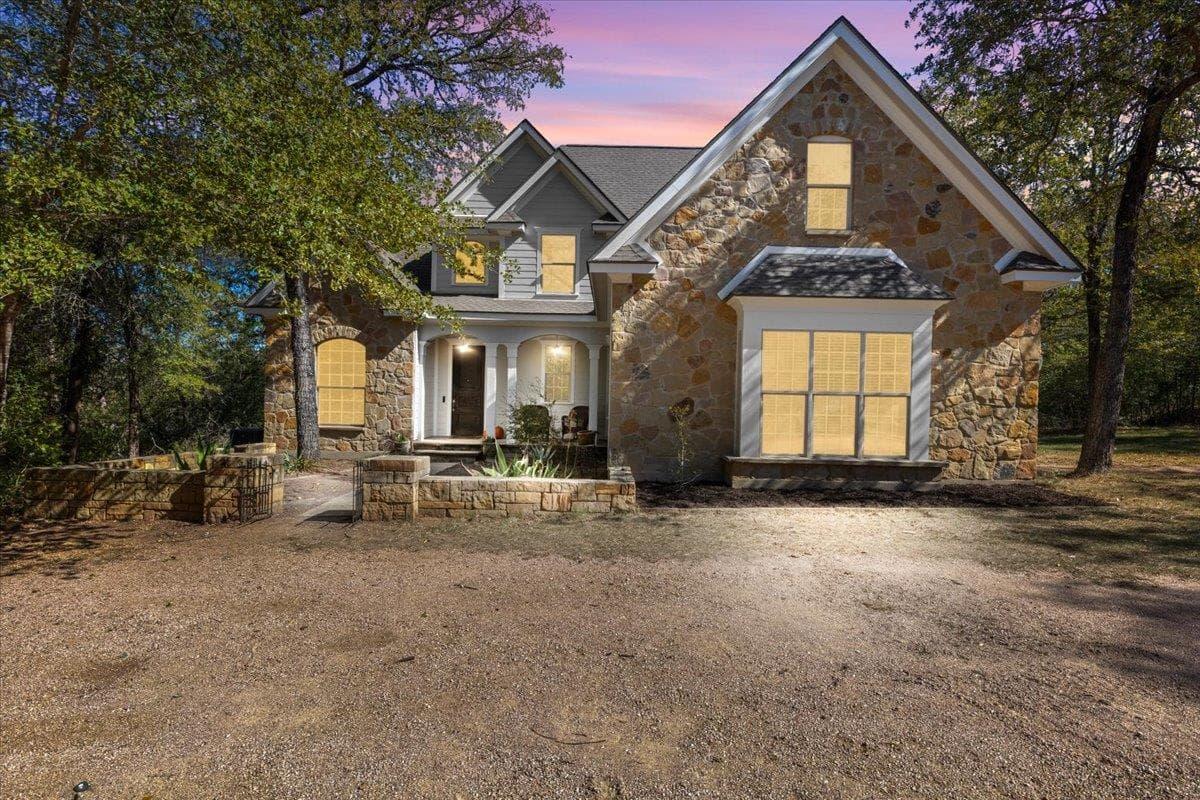 206  Laura Ln