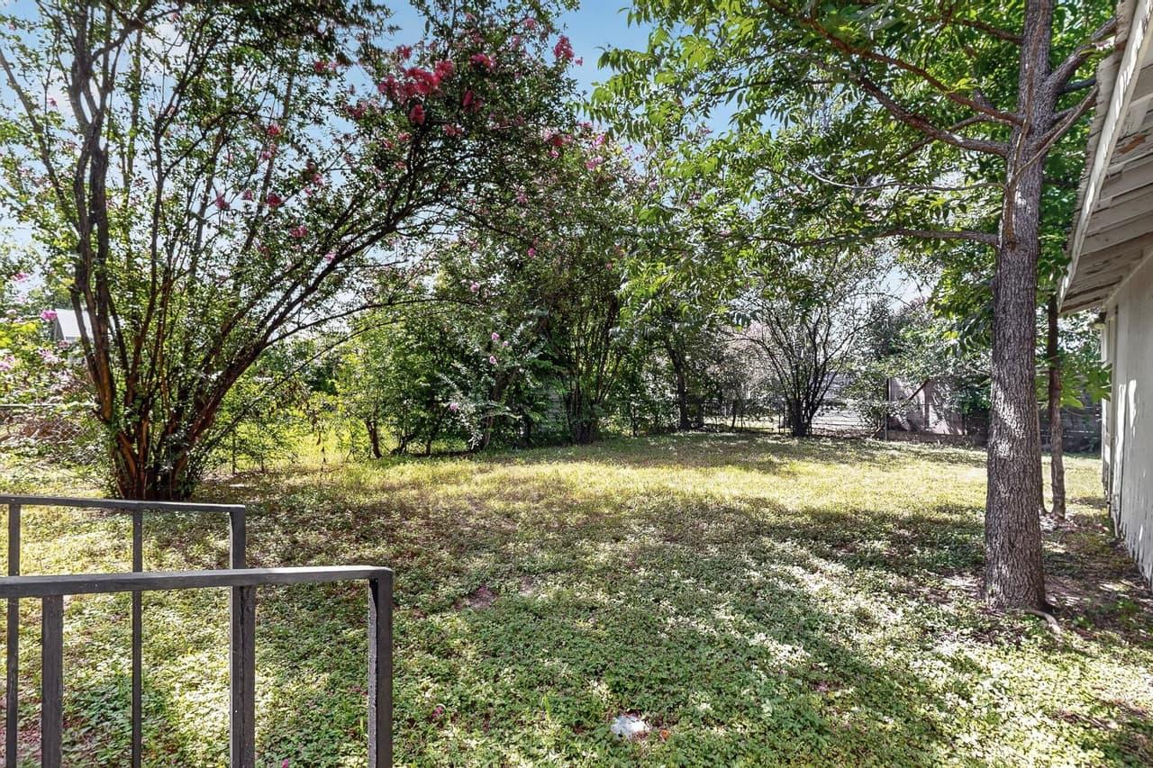 4703  Leslie Ave photo 2