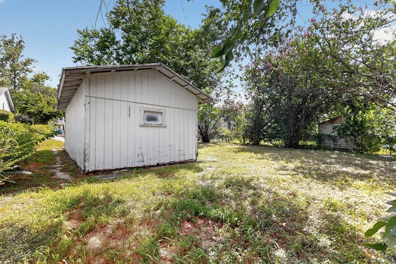 4703  Leslie Ave photo 5