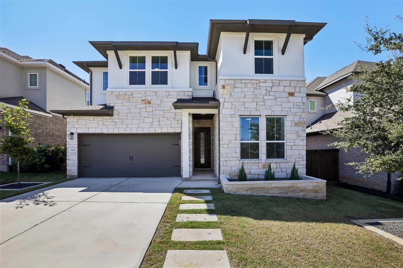 1549  Martin Wells St photo 2