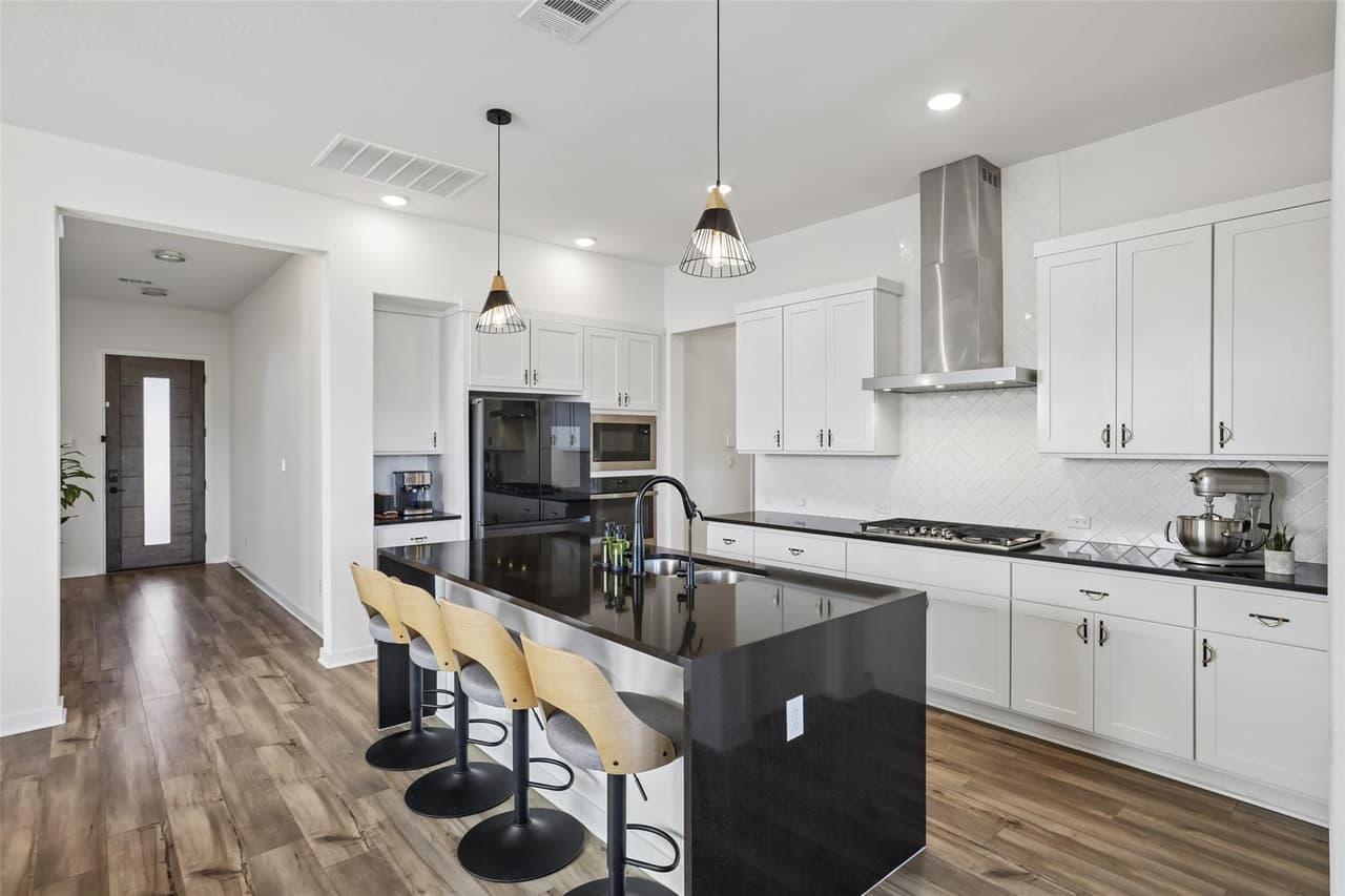 1549  Martin Wells St photo 6