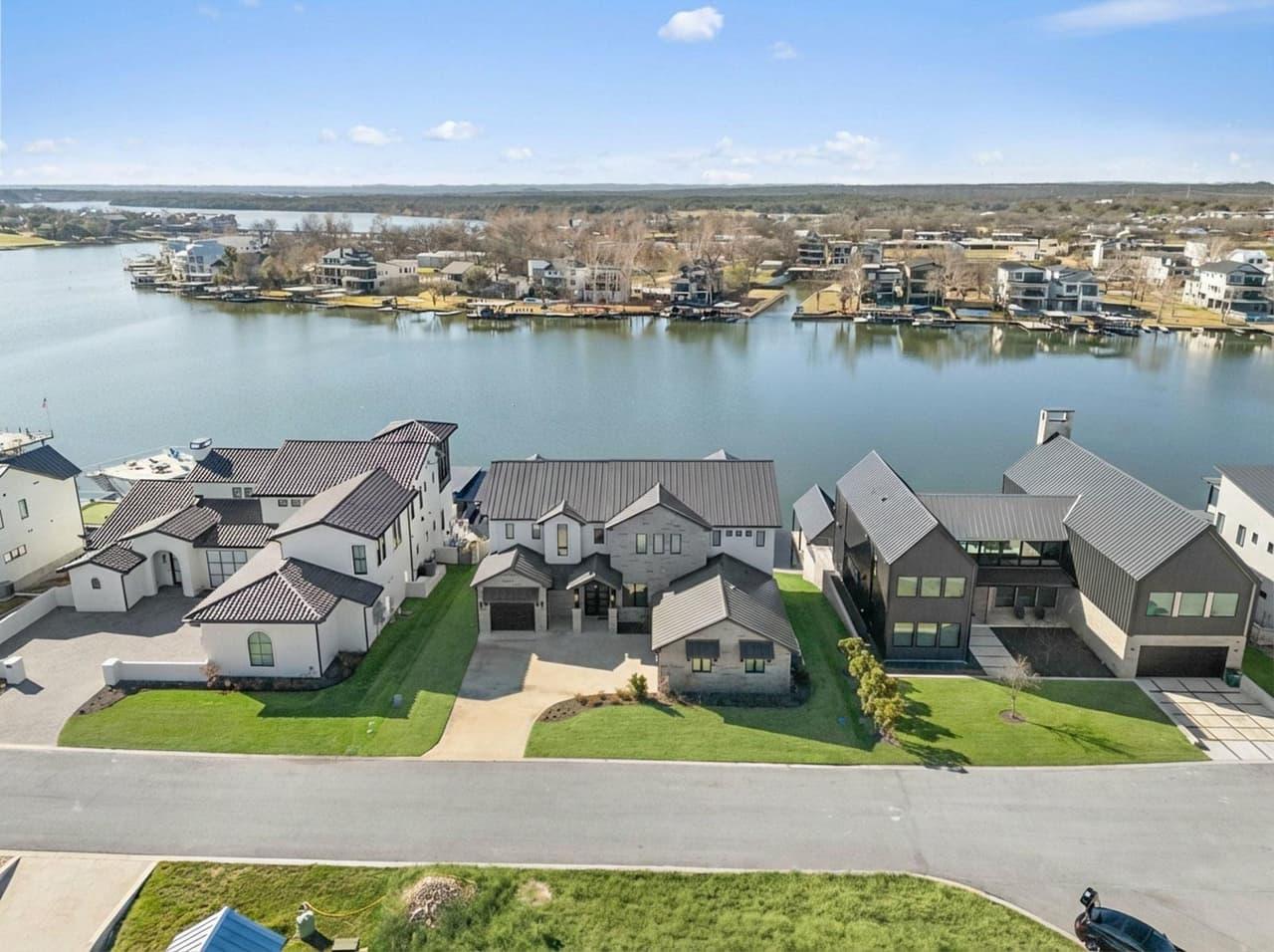121  Houdini Way