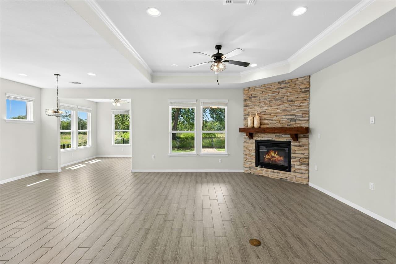 300  Hanging Star Ln photo 5