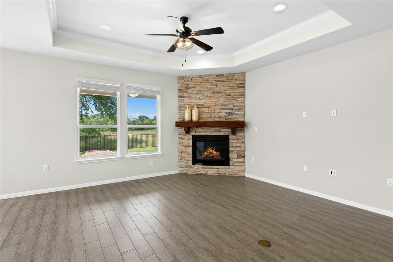 300  Hanging Star Ln photo 6