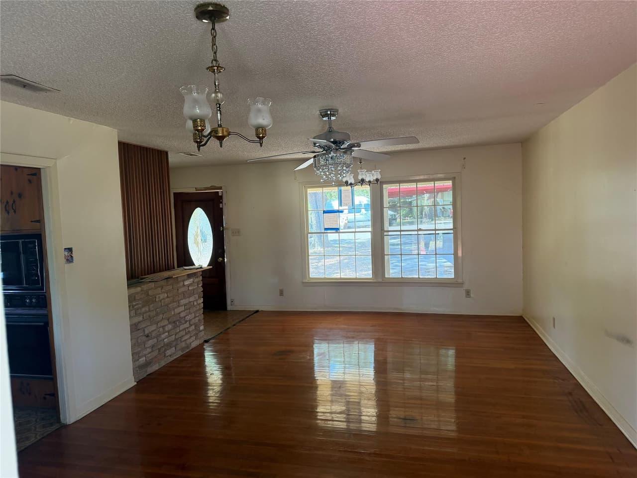 3602  Ferguson Ln photo 5