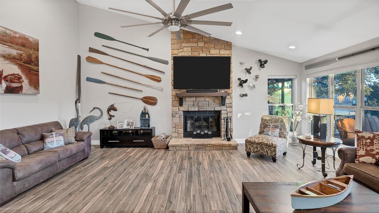 450  Pecan Creek Dr photo 3