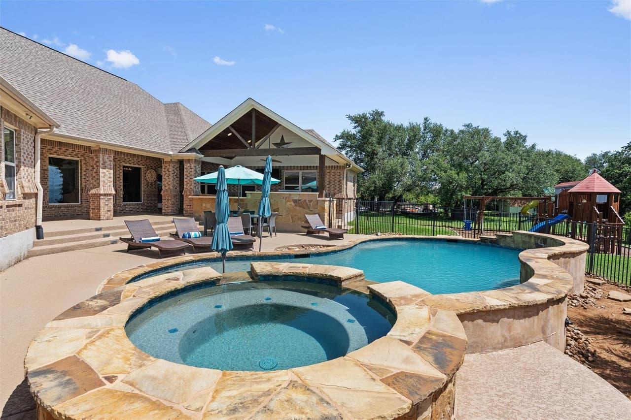205  Quarry Lake Est