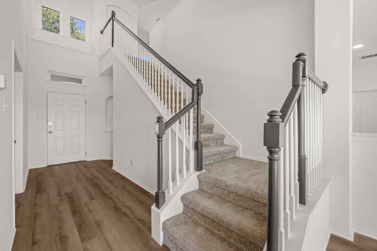 1084  Zeus Cir photo 3