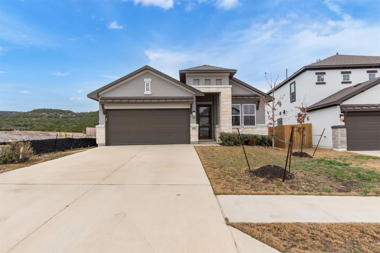 8502  Red Bottle Brush Rd