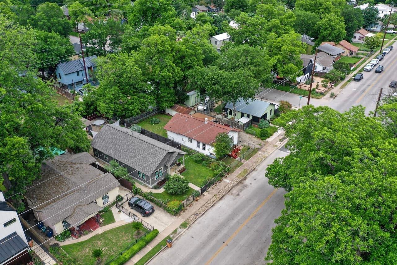 1912  Holly St photo 4